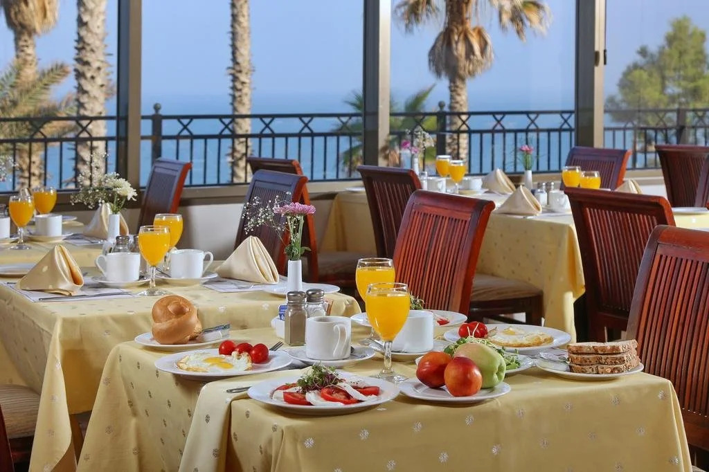 Seasons Hotel - Resort on The Beach