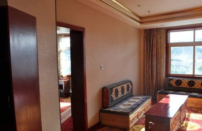 Shangri-La Zhenglong Holiday Hotel