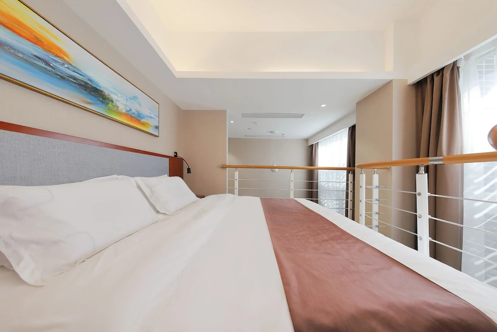 Shanghai Menglong Hotel Management