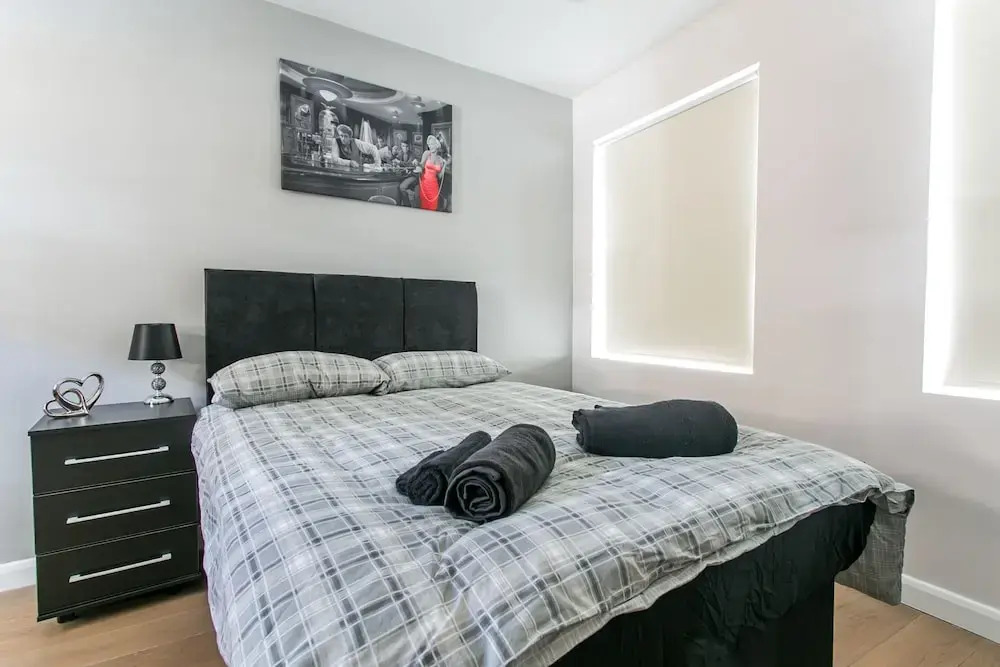 2 Bed Penthouse Style House in Camden Town