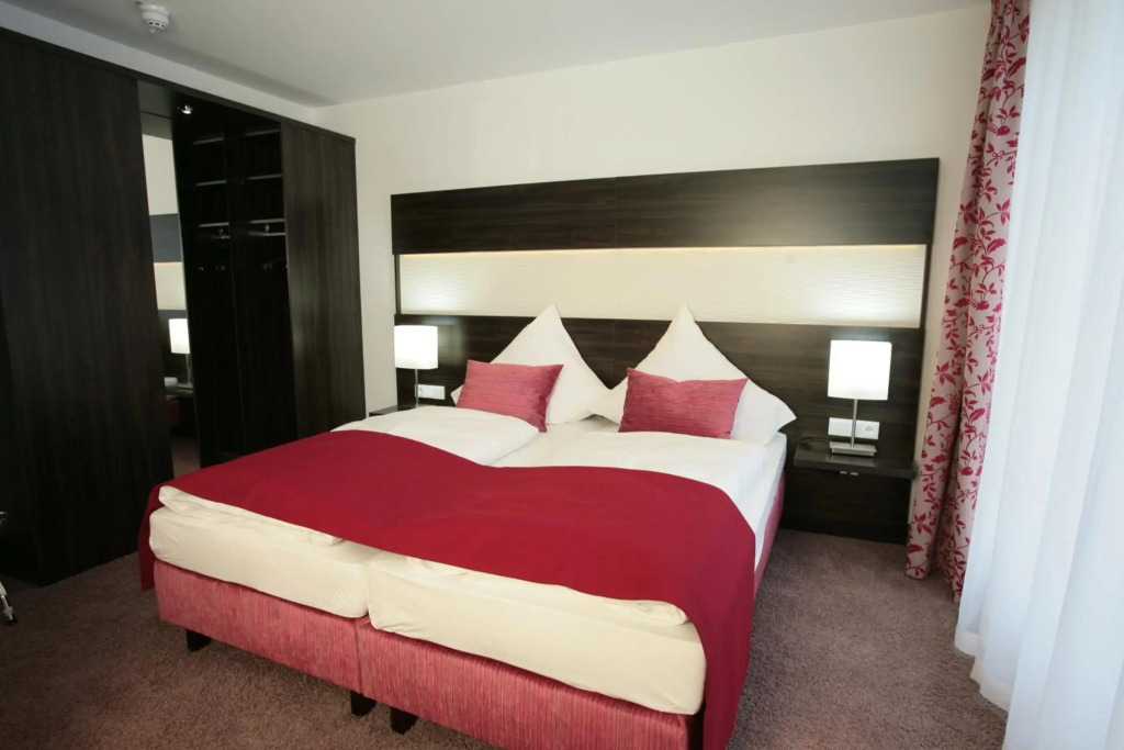 Hotel Demas City