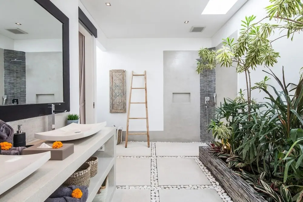 Villa Hugo - Luxury 4BR Private Villa, Walking Distance to Berawa Beach