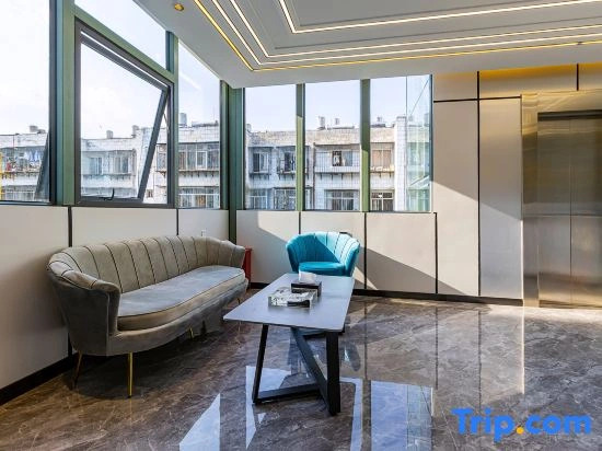 Henglai Light Luxury Hotel (Xiyuan Subway Station Kunming Tumor Hospital)
