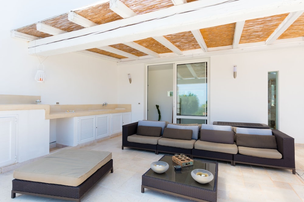 Villa Butterfly by Raro Villas