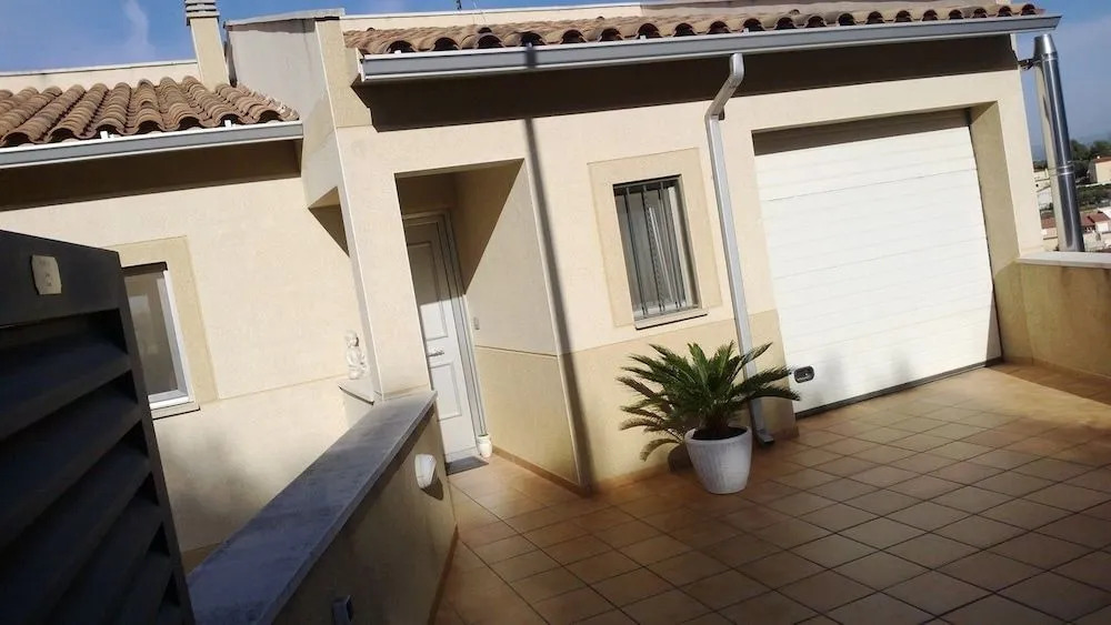 Villa Minimalista con encanto y piscina