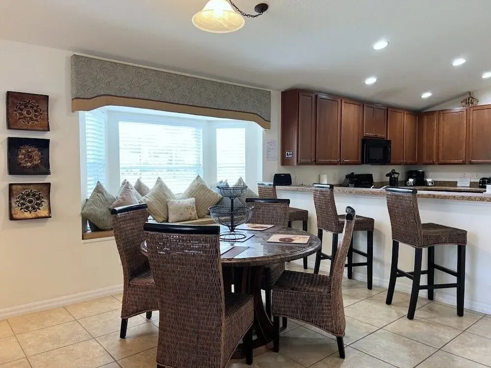 Cozy 4 Bed 3 Bath Pool Hm with Game Room-4450NP