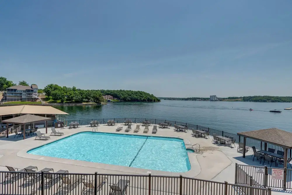 Village of Four Seasons Lake Condo w/ Pool Access