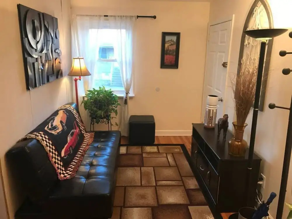 Private Room 2 - Near NYC, EWR & Outlet Mall