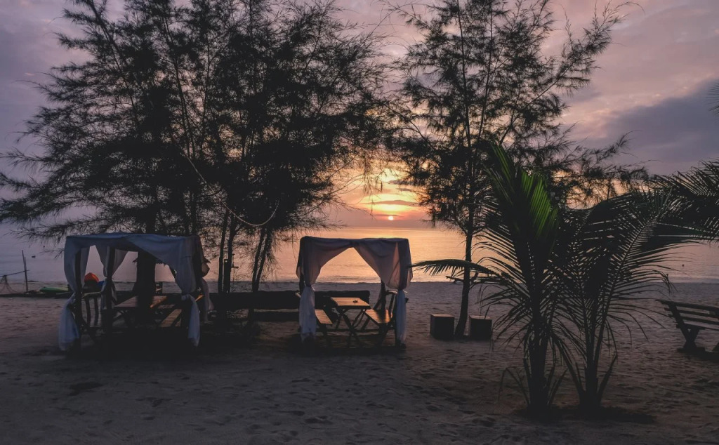 Tharadol Beach Resort