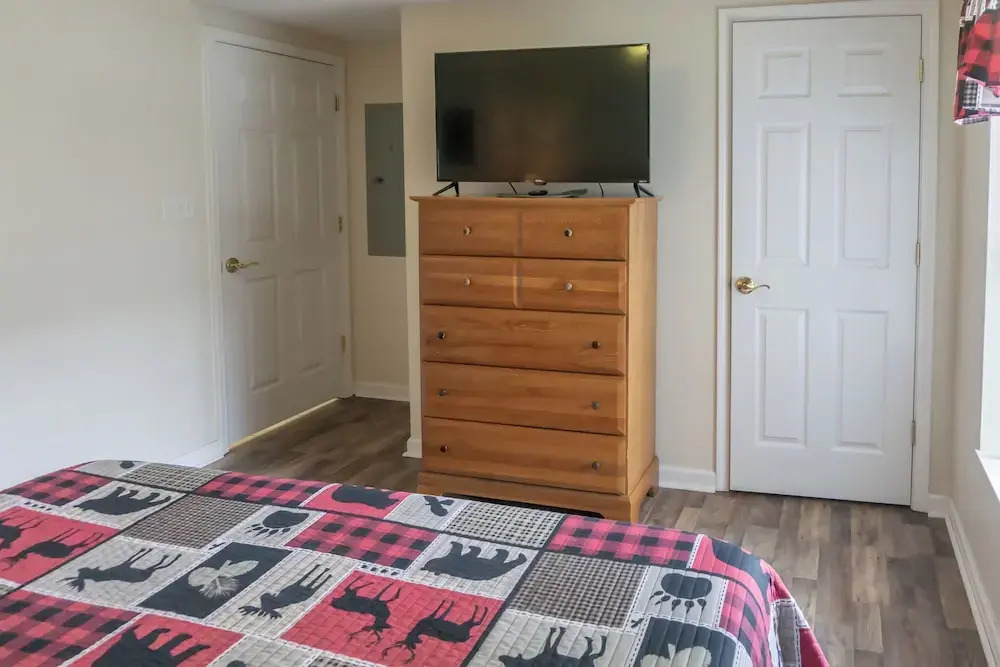 Mtn Views! Walkable Pigeon Forge Retreat w/ Pool