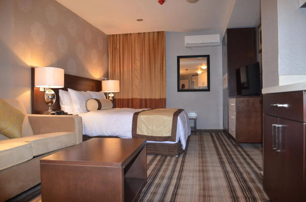 Lakewood Luxury Apartment