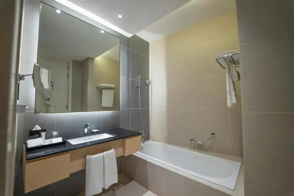 Отель Rotana Corniche