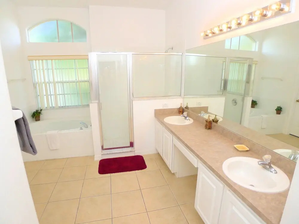 5 BED Pool Home ON Gated Community