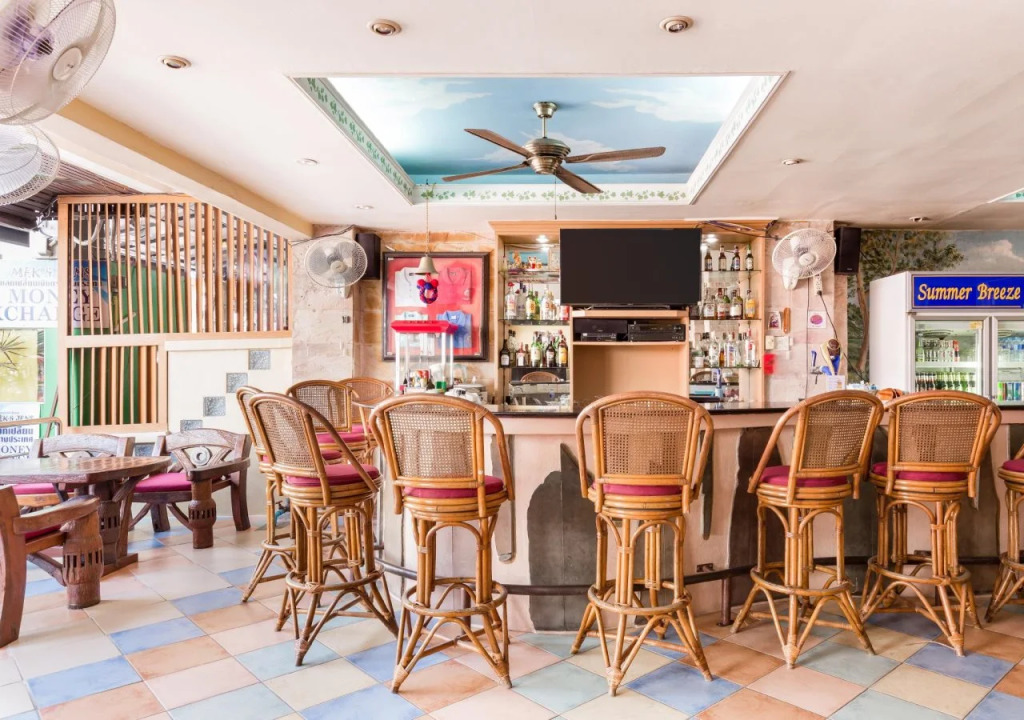 Summer Breeze Hotel
