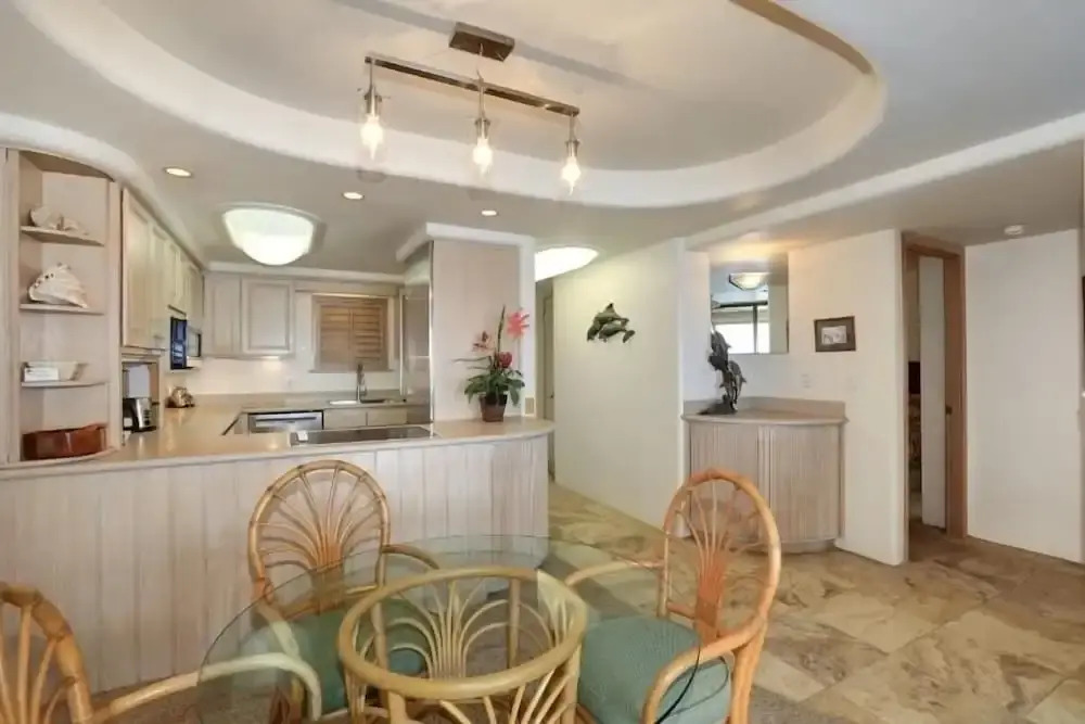 Kihei Beach, #509 2 Bedroom Condo by RedAwning