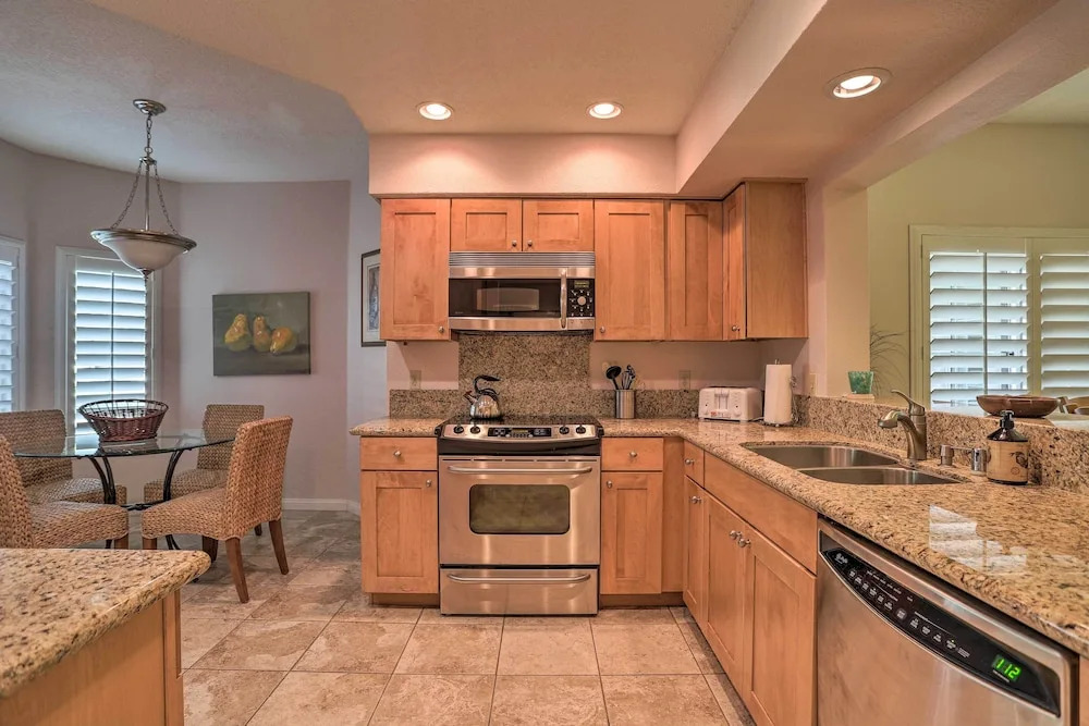 Palm Desert Country Club Home w/ Pool Access!