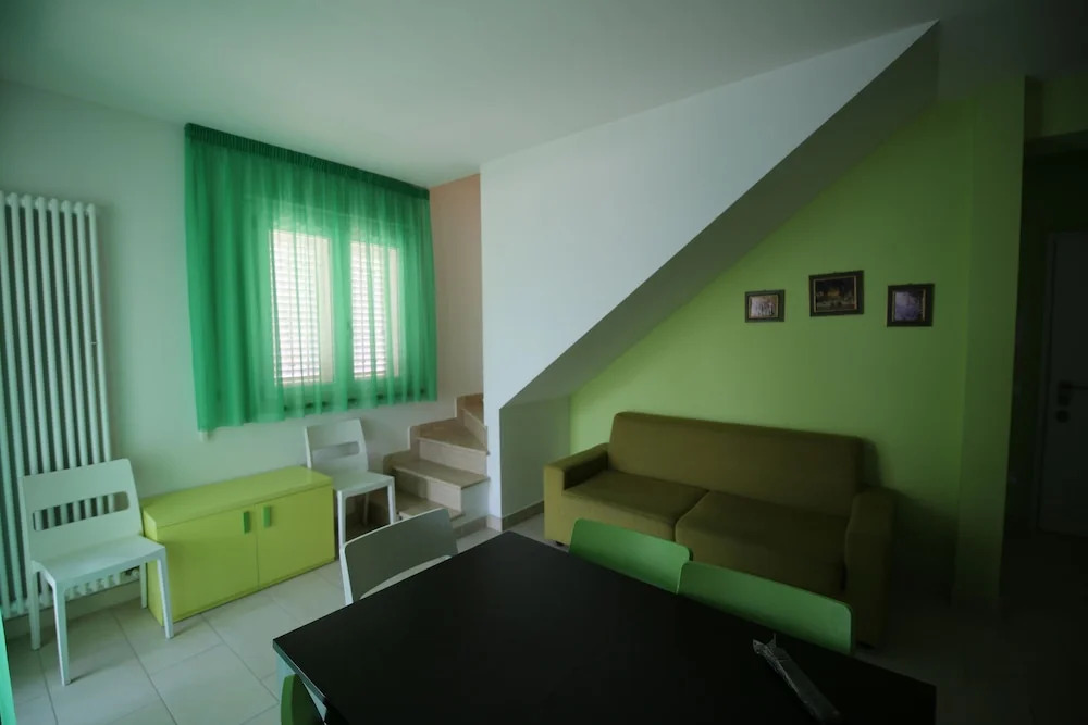 Apartment 20 Meters From The Sea 7 Beds With Small Sea View