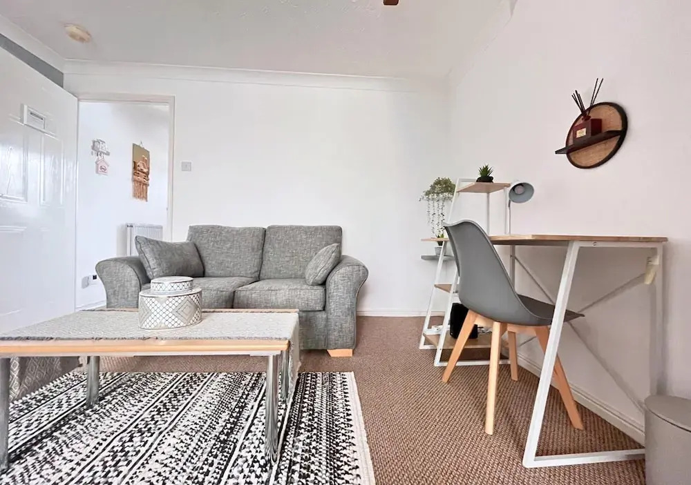 2 Bedrooms - 3 Beds - Quiet Retreat - Parking