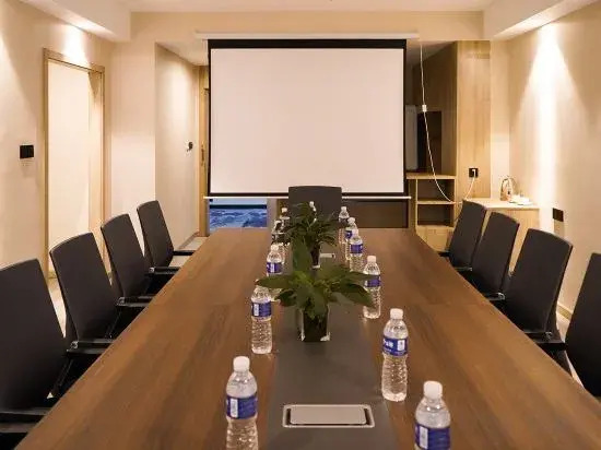 VX Hotel (Huai'an Renmin Hospital Mandu Square)