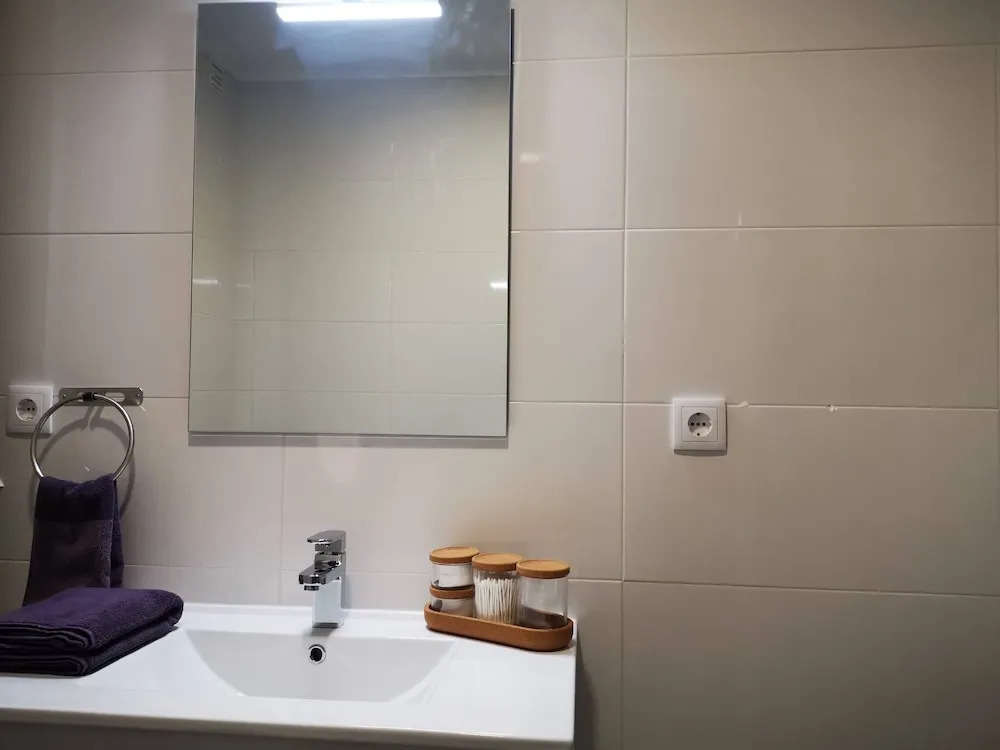 "room in Guest Room - Luxury Stay For 4 - Caparica Posthel"