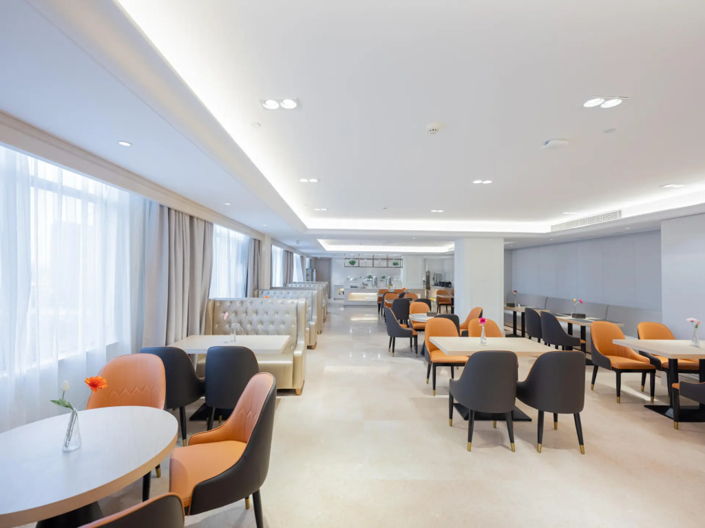 Vienna International Hotel (Wuhan Miaoshan Institute of Technology)