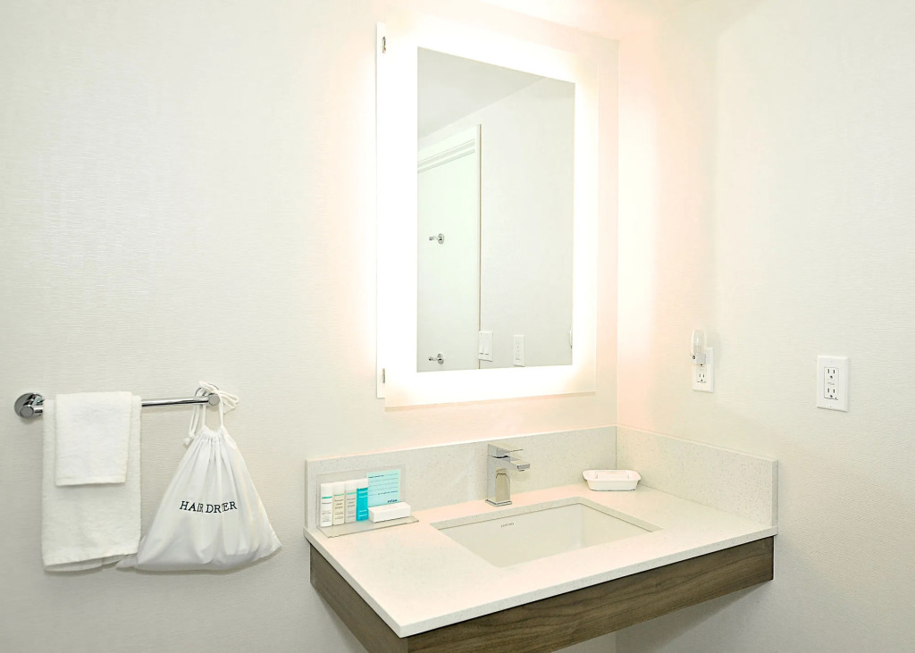 Hampton Inn & Suites by Hilton Calgary-Airport