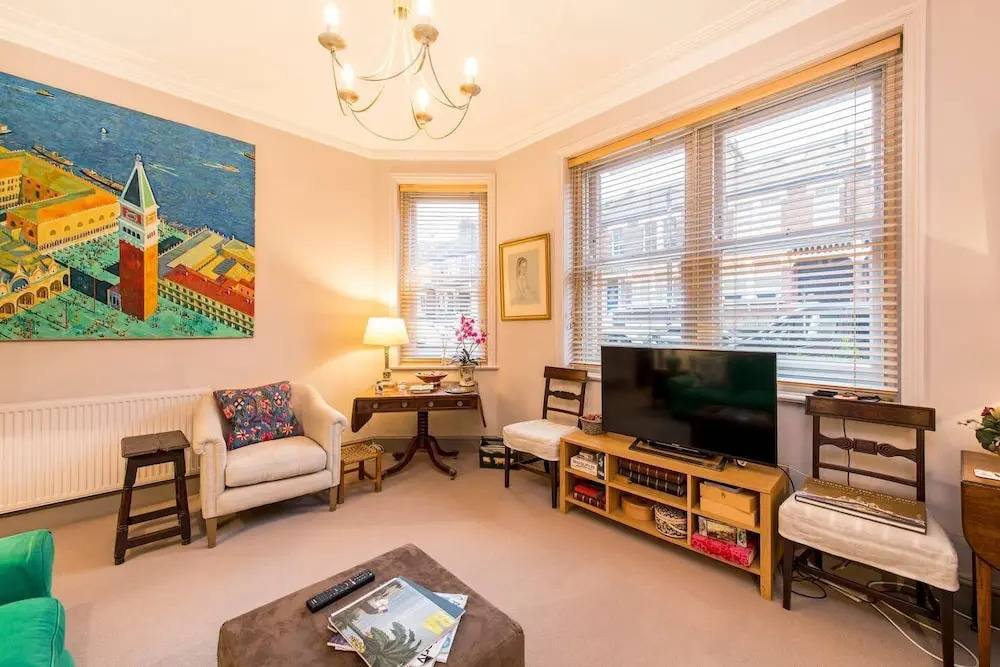 Traditional British 1 Bed Beside Battersea Park
