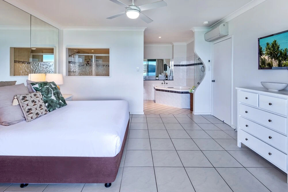 Lagoon Beachfront Lodge 206 on Hamilton Island by HamoRent