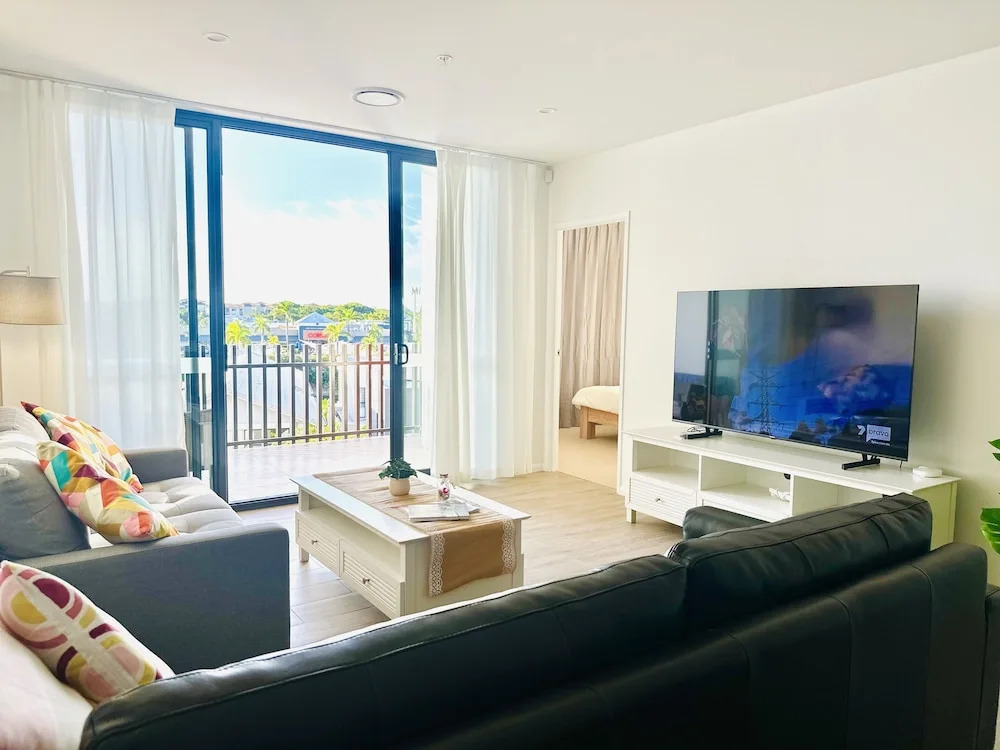Peninsula Apartments Hosted by Gold Coast Holiday Stays