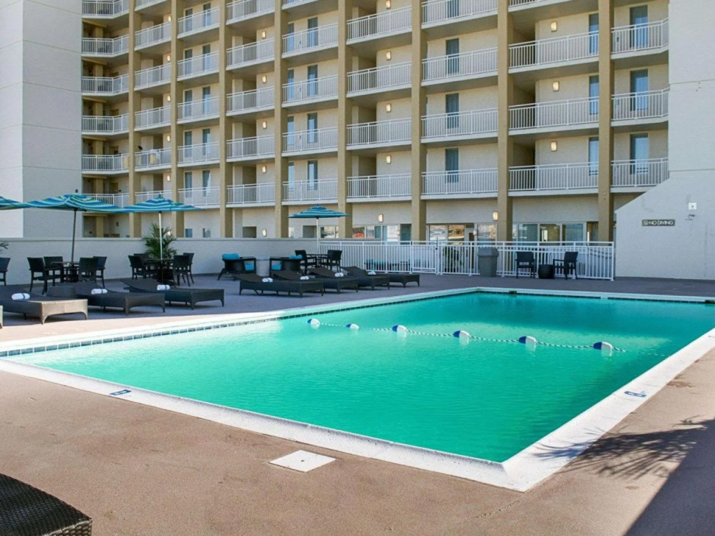Comfort Suites Beachfront