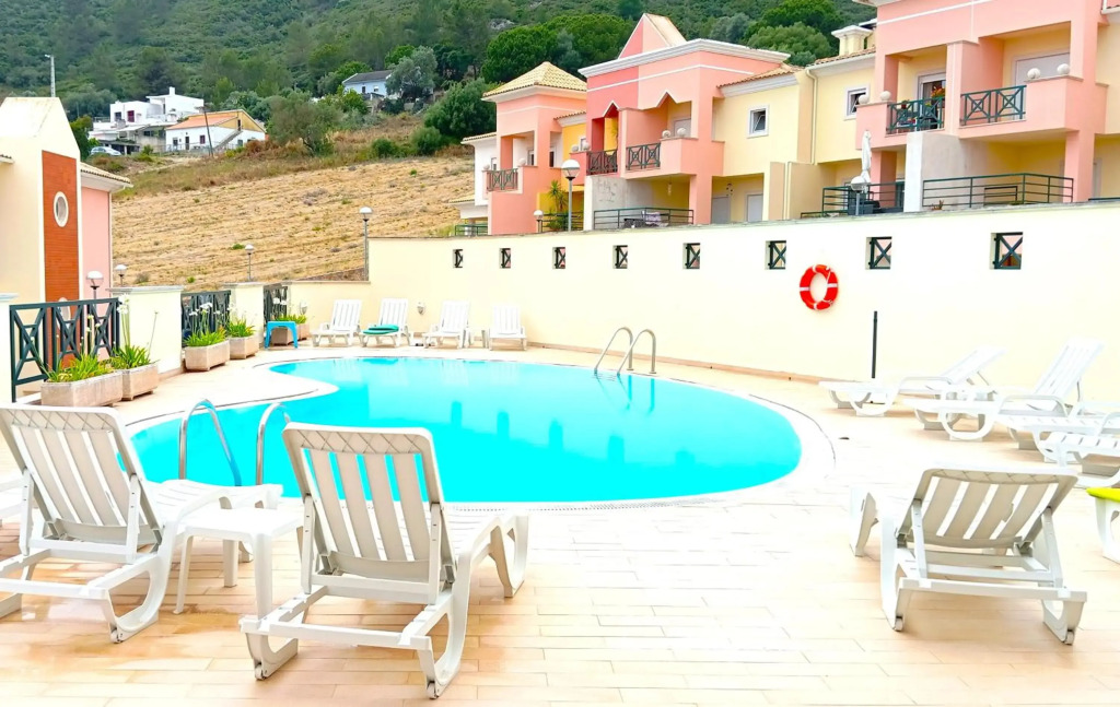 Sesimbra Oceanview Luxury Duplex with Pool & Gym near Lisbon