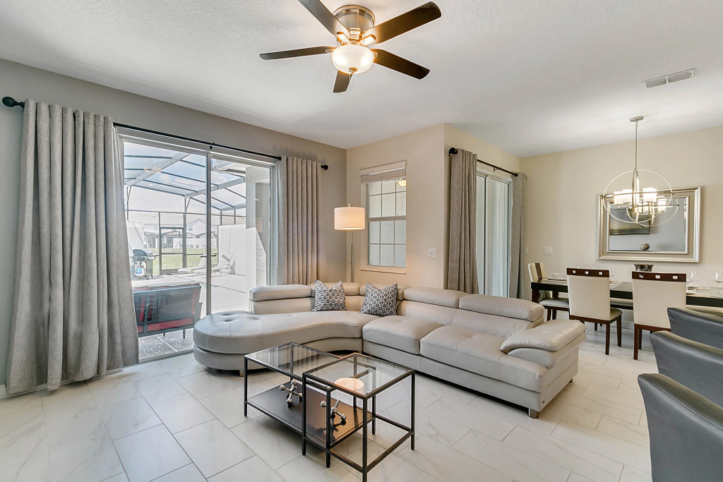 4 Bd 3 Ba Storey Lake 3056 Gs