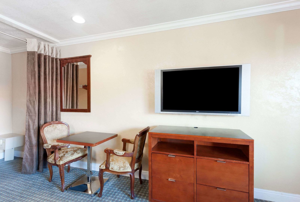 Om Park Inn and Suites El Cajon near San Diego