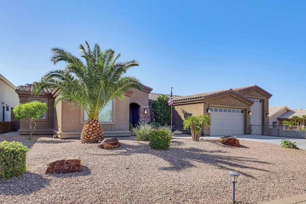 Ultimate Havasu Escape: Spacious 4BR 2 King Suites