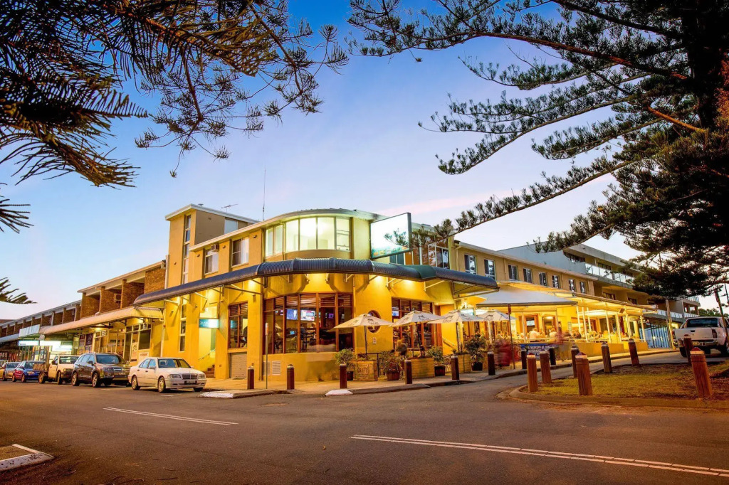 Seabreeze Beach Hotel