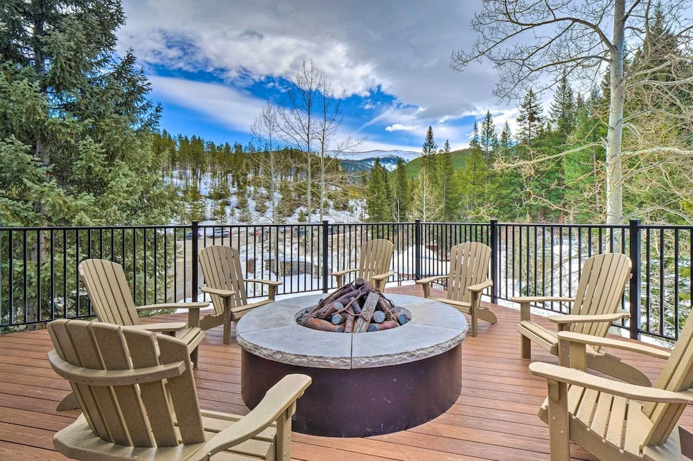 Ski-in/ski-out Studio at Winter Park Base!