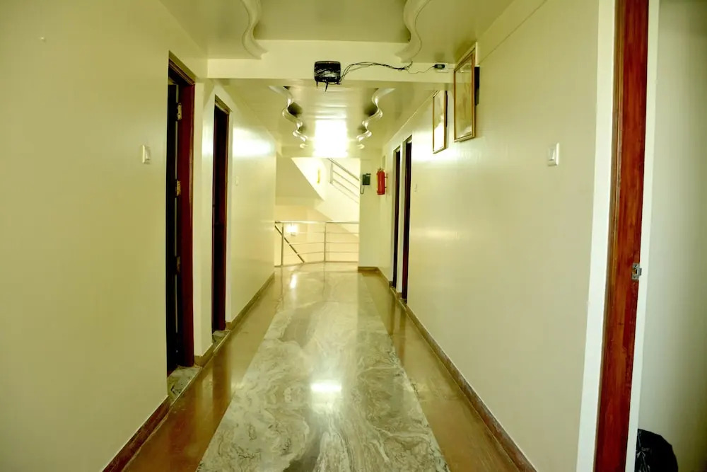 OYO 8244 Hotel Alpine Inn