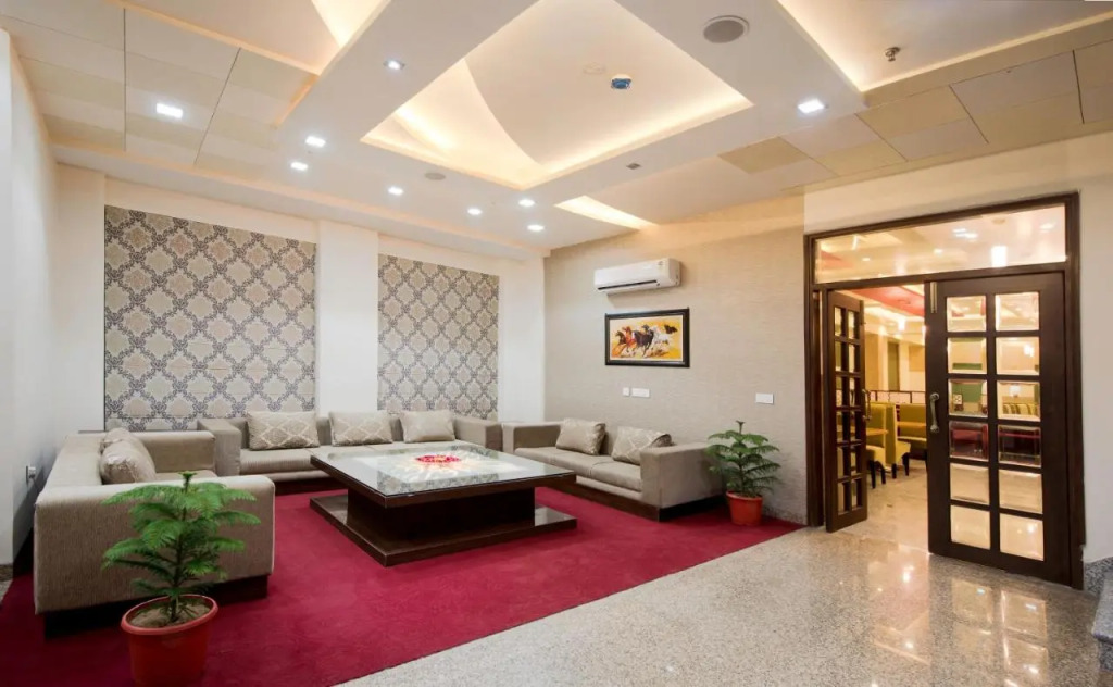 Hotel Yash Regency
