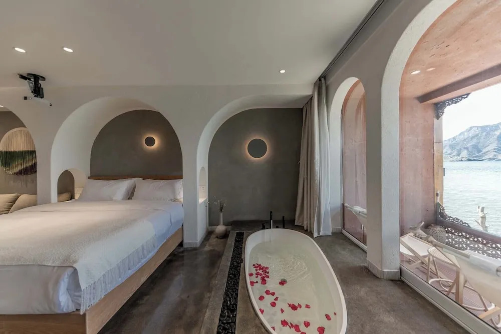 Lugu Lake And share resort hotel