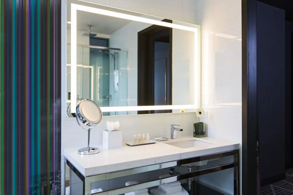 Renaissance Montreal Downtown Hotel