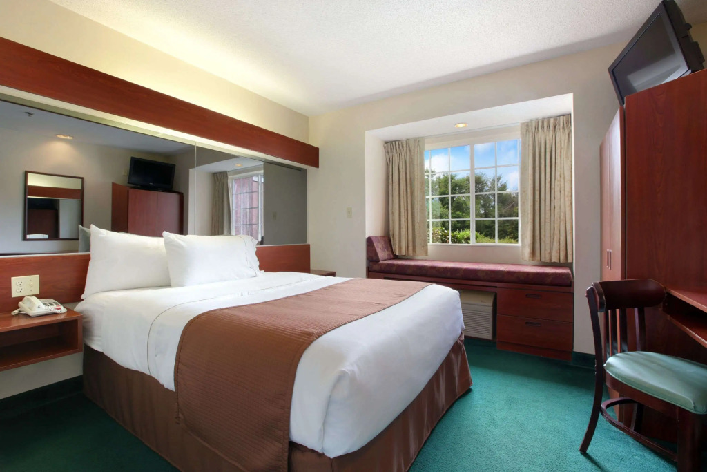Super 8 by Wyndham Harbison/Parkridge Hospital