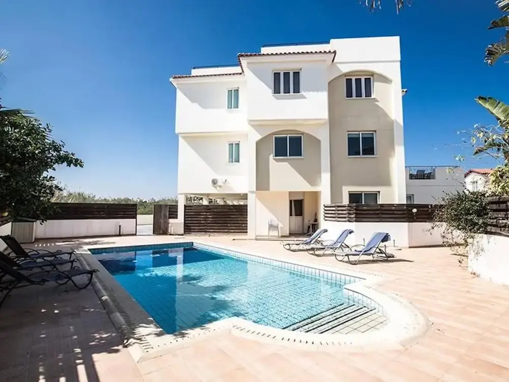 Apt Faye, Beautiful 2bdr Pernera Apartment