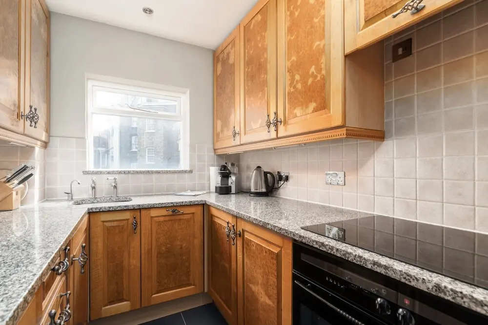Luxury 2BR Flat in Knightsbridge W/patio, 4 Guests