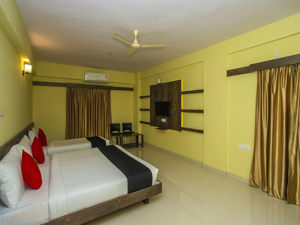 Capital O 23481 Rmv Savera Hotels