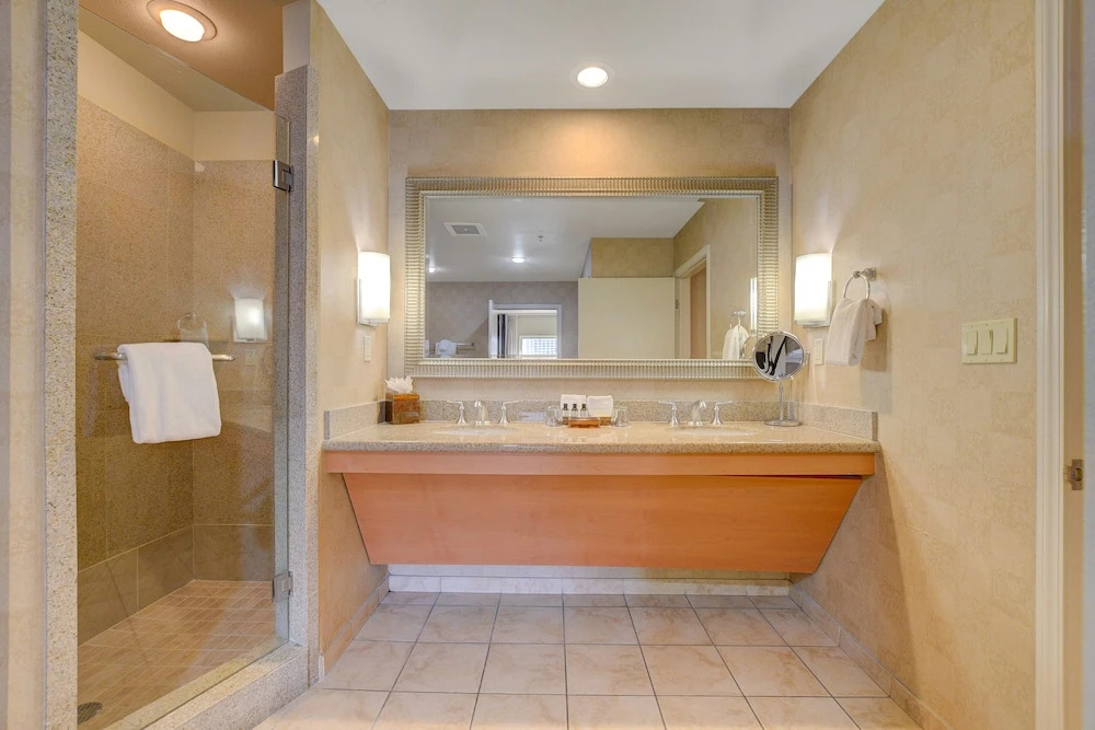 Sapphire Skyline Premium Suite