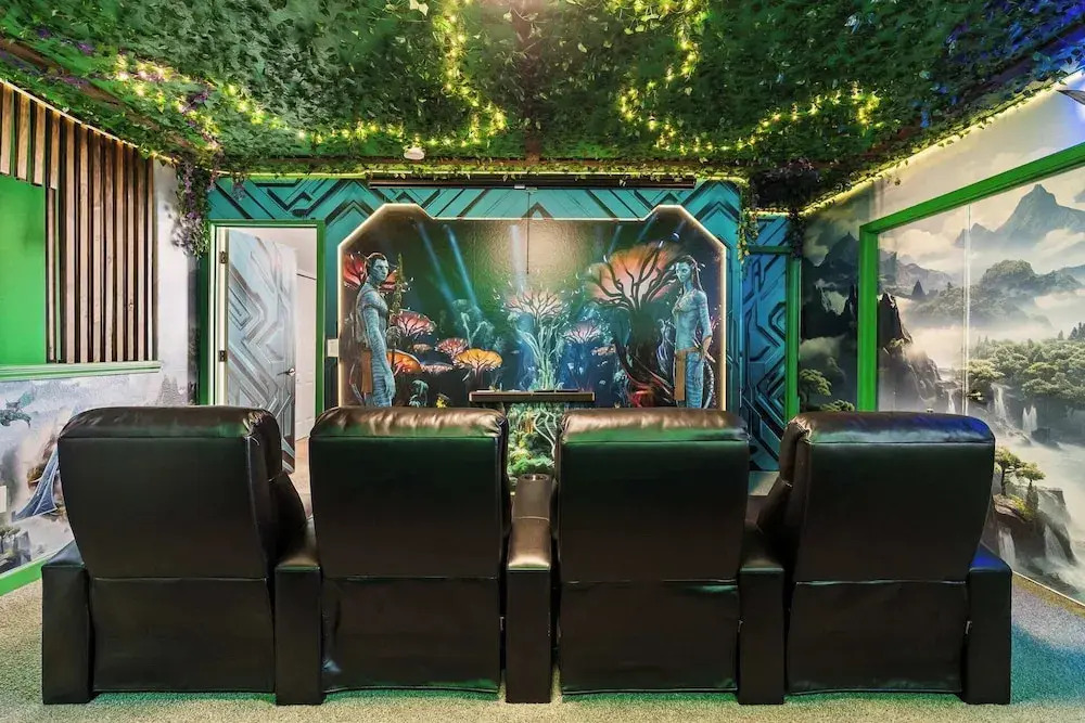Upstay Movie-Themed Villa for 22 at ChampionsGate