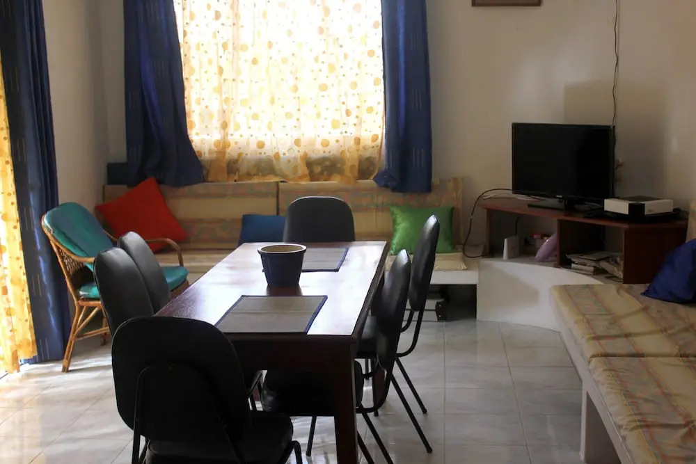 Apartment With 2 Bedrooms in Pereybere, With Enclosed Garden - 200 m F