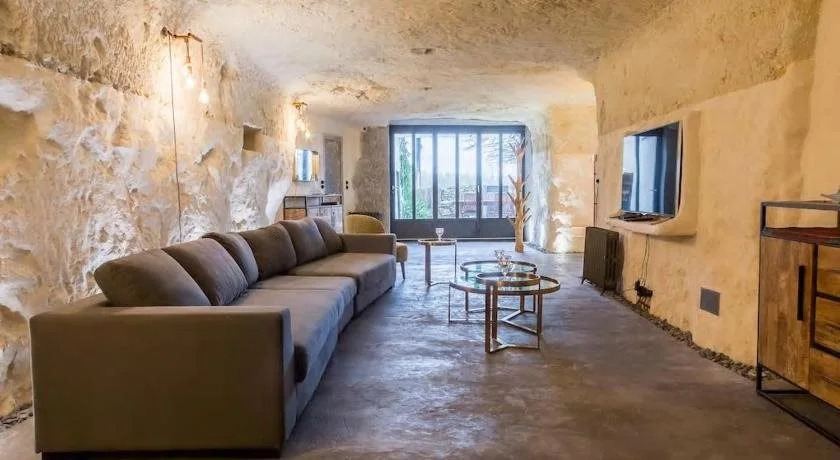 Amboise Troglodyte