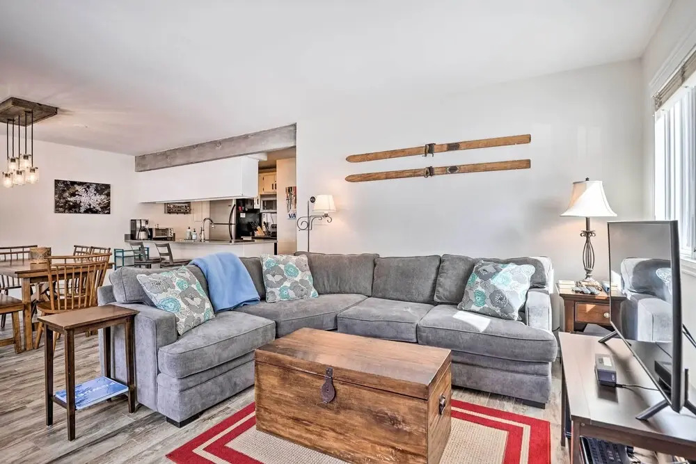 Cozy East Vail Condo ~ 6 Mi to Vail Village