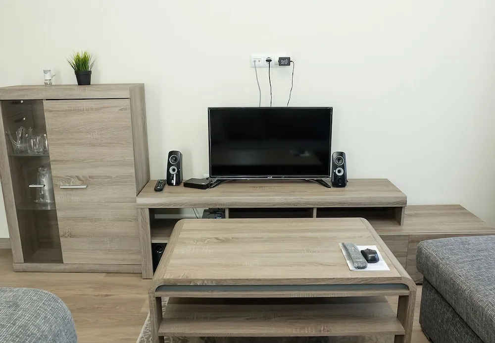 FM Luxury 2-BDR Apartment - Bright & Modern